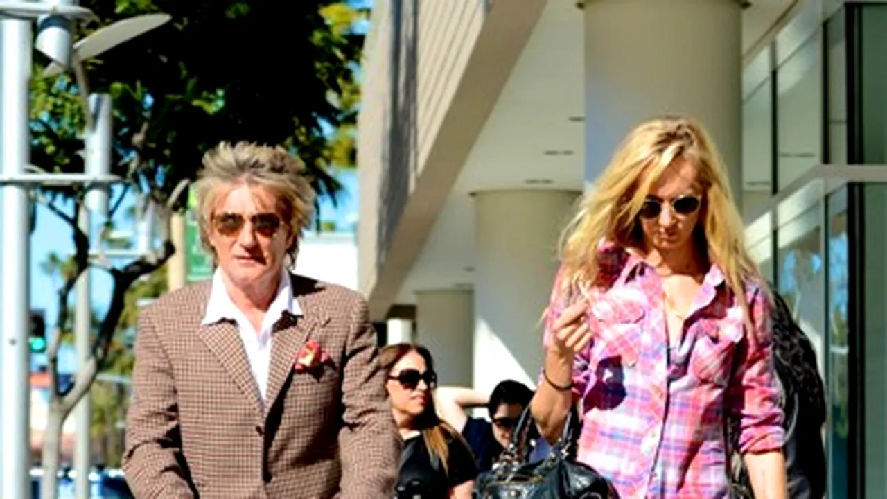 Rod Stewart nu dă niciun penny pe bârfe. Starul a comentat zvonurile apărute despre căsnicia sa 