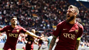 Patru manechine spânzurate, îmbrăcate cu tricourile echipei AS Roma, au fost găsite lângă Coloseum