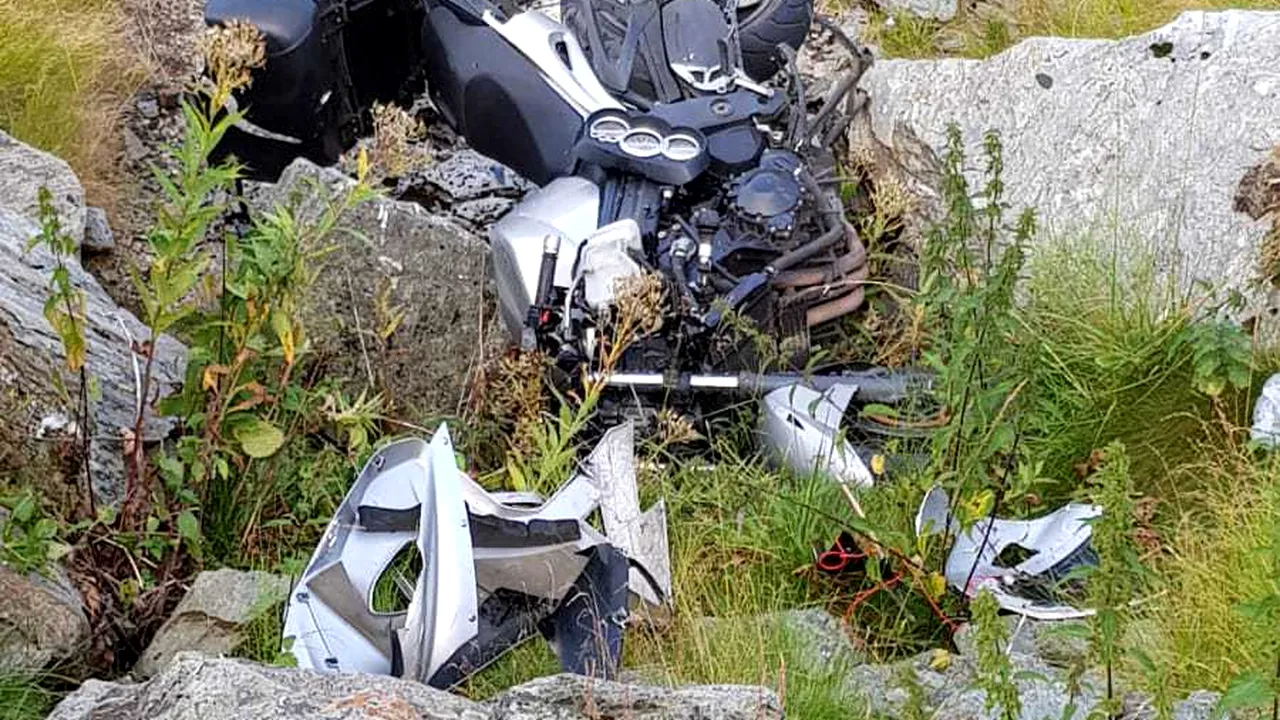 Accident grav pe Transfăgărăşan. Un turist din Polonia a fost rănit după ce a pierdut controlul motocicletei pe care o conducea | FOTO