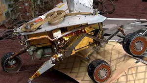 Programaţi să funcţioneze trei luni, roboţii Spirit şi Opportunity se află de cinci ani pe Marte