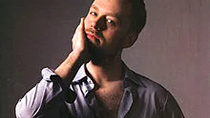 Darren Hayes, arestat pentru comentarii rasiste