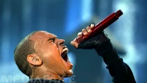 Chris Brown ar putea cânta live cu fosta sa iubită Rihanna, pe care a agresat-o în urmă cu 3 ani