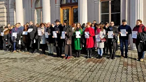 Protest mut al magistraţilor clujeni, în semn de solidaritate cu omologii din Polonia. VIDEO