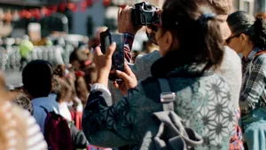 Inteligența artificială distruge afacerea fotografilor. Părinții generează imagini ale copiilor la școală, însă se expun unor riscuri