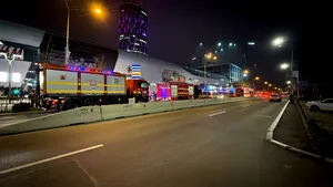 Incendiu într-un centru comercial din Sectorul 2. Aproximativ 1.100 de persoane au fost evacuate