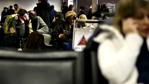 Egipt: Circa 100 de români, blocaţi pe un aeroport