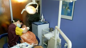 Aparatul dentar invizibil, o soluţie estetică pentru îndreptarea dinţilor