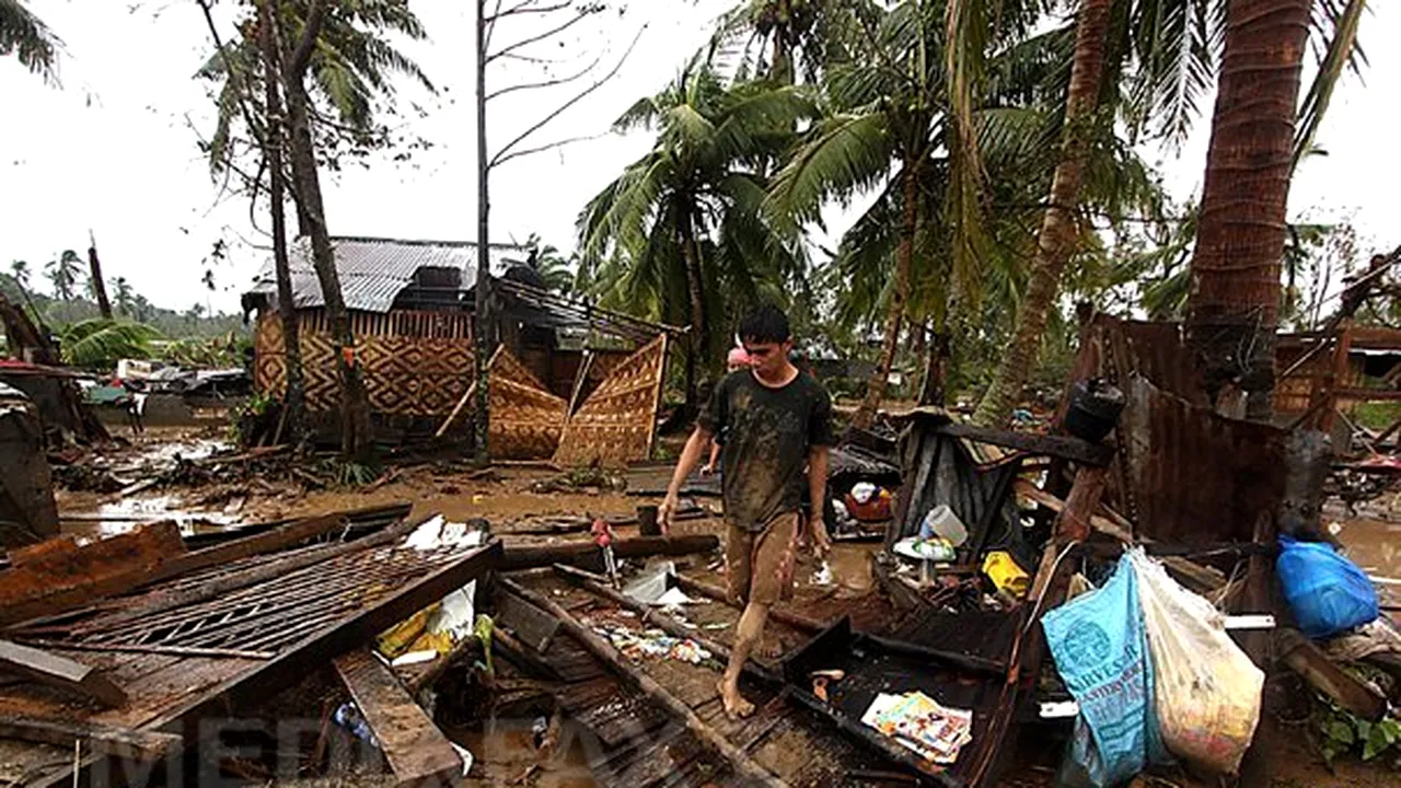 Peste 700 de morţi în Filipine, în urma taifunului Bopha