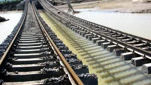 INUNDAŢII în Galaţi: Circulaţia feroviară a fost reluată la Galaţi, trenurile circulă cu 5 kilometri pe oră
