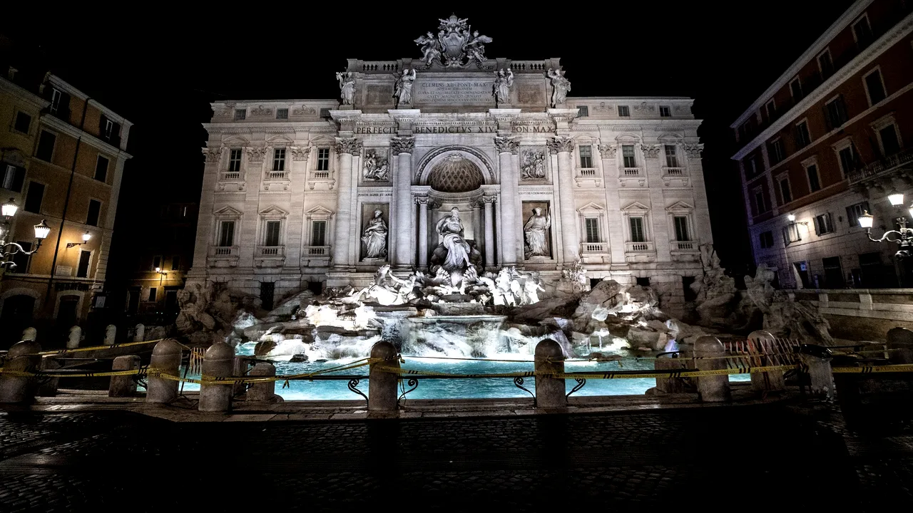 Unde ajung monedele aruncate în Fontana di Trevi din Roma