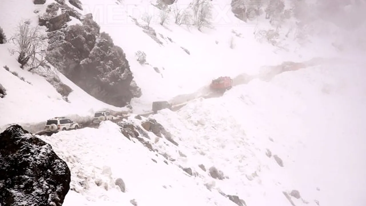 Cadavrele a 100 de alpinişti şi săteni surprinşi de o avalanşă, descoperite în Nepal