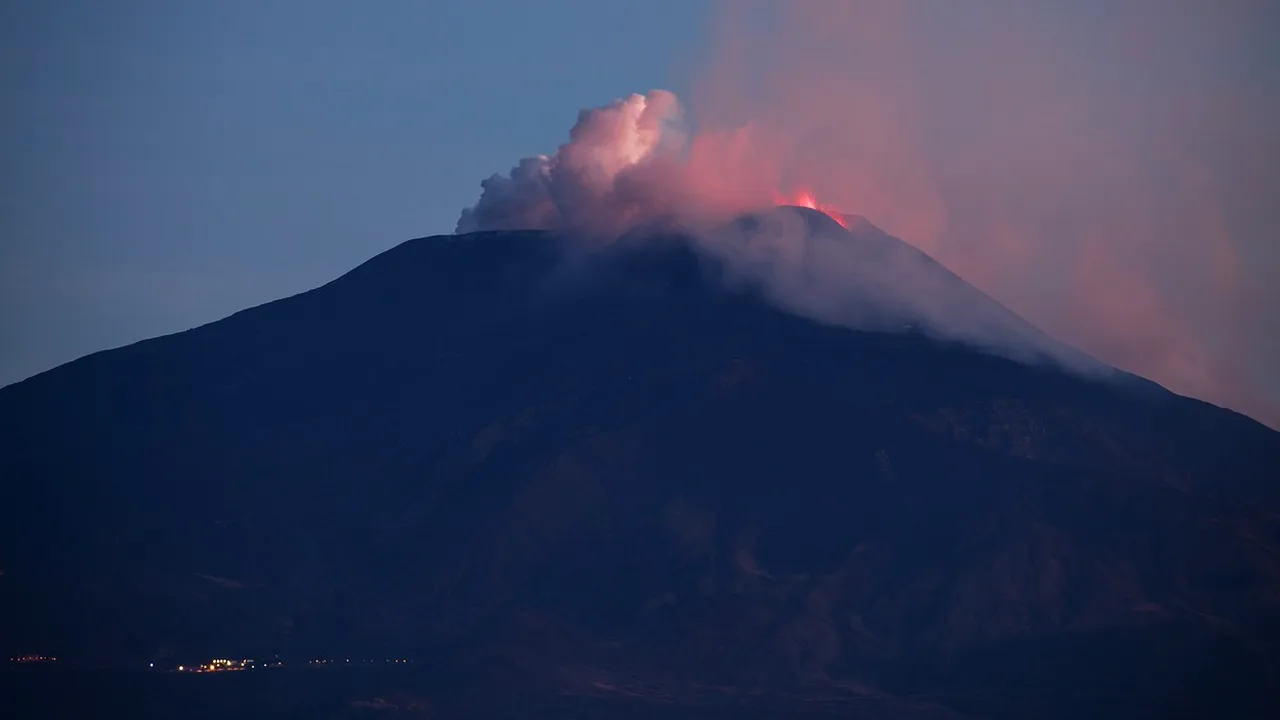 VIDEO Vulcanul Etna a erupt din nou. Imagini spectaculoase