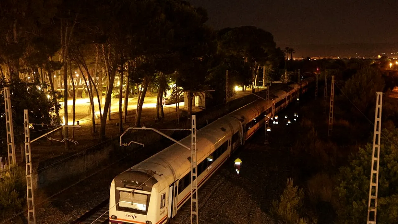 22 de răniţi după ce o locomotivă s-a ciocnit cu un tren de pasageri în sudul Barcelonei