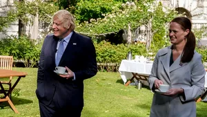 Revolta asistentei medicale care l-a îngrijit pe Boris Johnson, când a fost bolnav grav de COVID. Ce a decis femeia