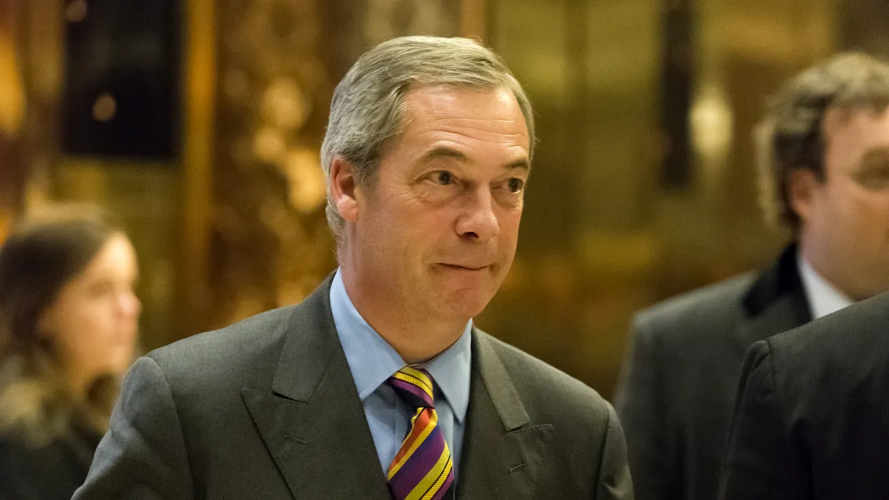 Nigel Farage, politicianul eurosceptic britanic, declară că nu a colaborat cu Rusia şi se amuză de întrebările presei privind activitatea sa
