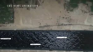 O navă a eşuat luni dimineaţă în Canalul Suez. Trafic a fost reluat