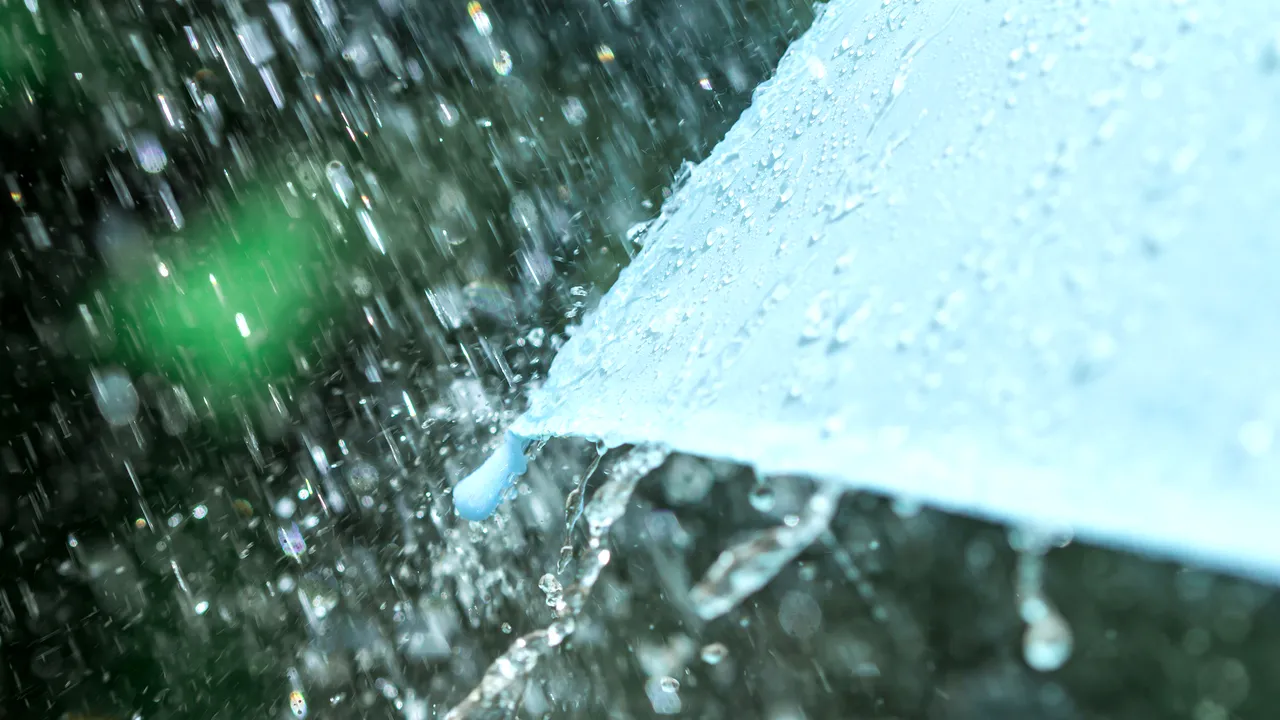 Vremea se menţine instabilă în acest weekend. La munte, la altitudini mari, sunt posibile ninsori / Prognoza meteo pentru litoral şi Capitală
