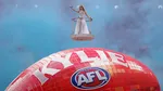 Kylie Minogue, premieră la finala campionatului de fotbal australian. Spectacol de 20 de minute
