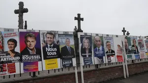 Se anunţă o luptă strânsă între Emmanuel Macron şi Marine Le Pen în turul doi. Cum vor vota ceilalţi candidaţi