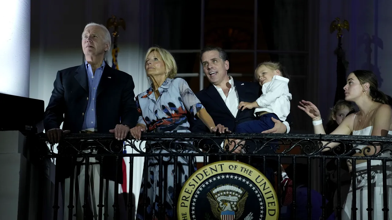 Joe Biden îşi recunoaşte în mod deschis pentru prima dată al şaptelea nepot