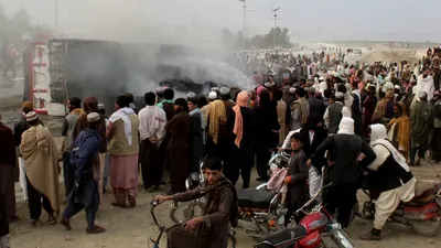 EXTERNE Cel puțin 14 persoane au murit într-un atentat sinucigaș cu bombă la un miting în Pakistan