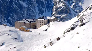 Un hotel din Alpii Elveţieni îngheţat în timp. I-a găzduit pe Napoleon şi Charles Dickens