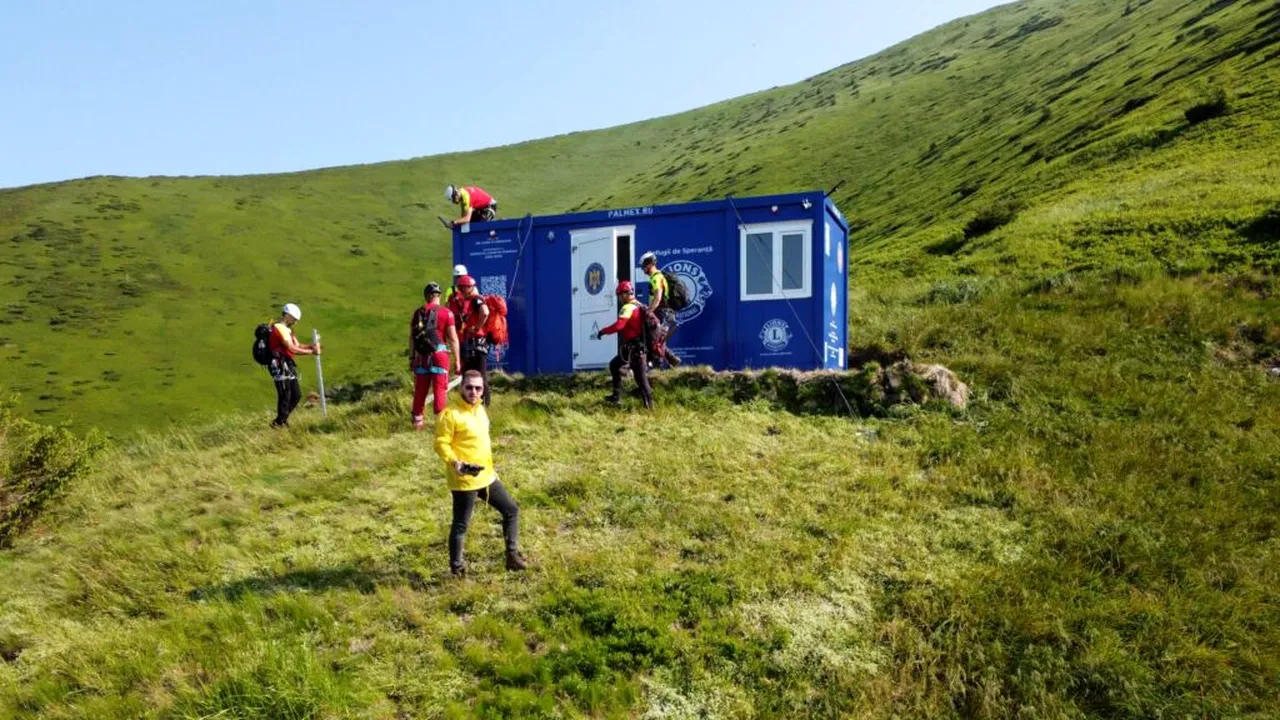 Refugiul din Șaua Șugărilor a fost avariat de furtună înainte de inaugurare. DSU anunță noi lucrări