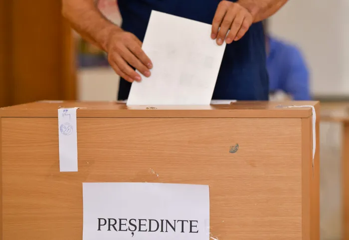 Românii, așteptați să-și aleagă duminică președintele