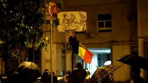Susținătorii lui Călin Georgescu, din nou în stradă luni seara. Decizie importantă a instanței, așteptată marți