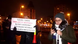 Proteste în mai multe oraşe din ţară, după anunţul lui Tudorel Toader privind revocarea şefei DNA | FOTO, VIDEO