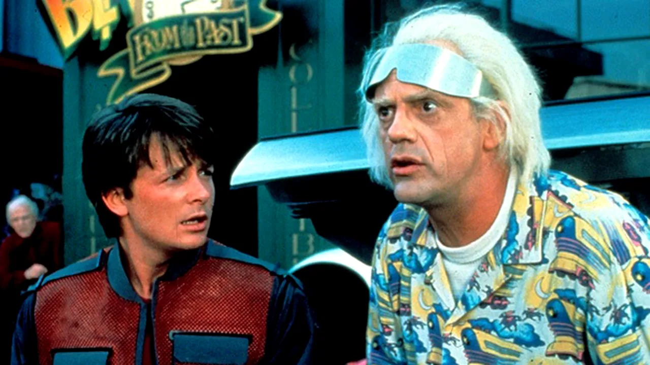 Ziua “Back To The Future”: Iubitorii filmului sărbătoresc ziua în care protagoniştii trilogiei călătoresc în viitor. Actorii, reuniţi într-o reclamă - VIDEO