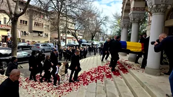 Exclusiv Mesajul familiei Lucescu după funeraliile marelui antrenor. „Am simțit ceva ce nu credeam posibil în mijlocul unei asemenea dureri”. Cui sunt transmise mulțumiri