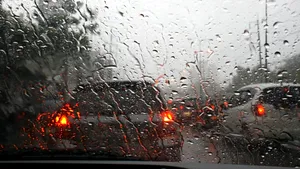 METEO Prognoză specială pentru Bucureşti. Temperaturi plăcute şi ploi pe parcursul nopţii