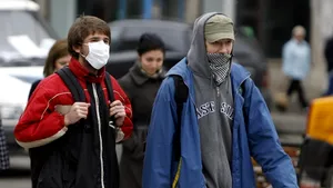 Peste 1.500 de persoane aşteptau sâmbătă să fie vaccinate împotriva virusului A/H1N1 - VIDEO