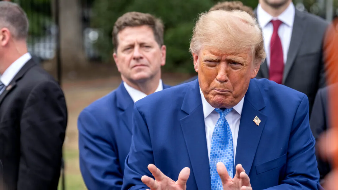 Donald Trump dă vina pe „islam” și „imigrația în masă” pentru revolta elevilor din Franța