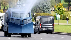 Poliţia a folosit tunuri cu apă montate pe blindate pentru alungarea protestatarilor din Minsk. A fost a 57-a zi consecutivă de proteste în Belarus