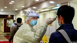 Panică la bordul unui avion care a decolat din Canada. Un bărbat a minţit că are coronavirus: cum şi-a explicat gestul | VIDEO