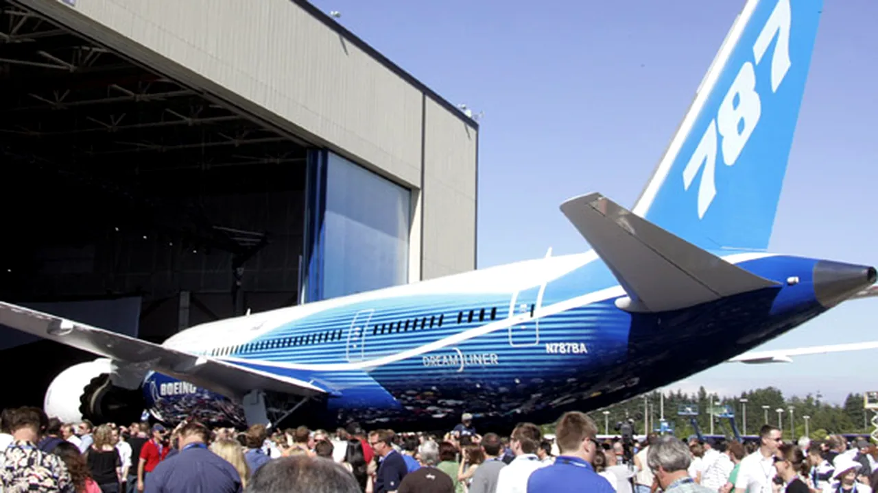 Boeing va efectua marţi primul test de zbor al aeronavei 787 Dreamliner - FOTO