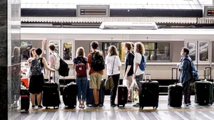 Un expert în securitate le recomandă turiștilor să-și zgârie valizele noi