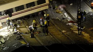 TRAGEDIE feroviară în Spania: Cel puţin 69 de morţi şi 143 de răniţi. Accidentul, CEL MAI GRAV din ţară din ultimele decenii. Preşedintele regiunii Galicia vorbeşte despre o scenă infernală - VIDEO, FOTO