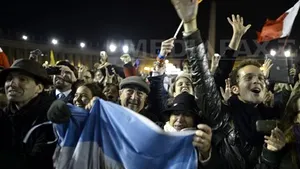 Papa Francisc îndeamnă argentinienii să nu vină la întronizarea sa pentru că este o călătorie scumpă