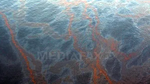 Mii de litri de carburanţi, deversaţi în mare după trecerea uraganului Sandy
