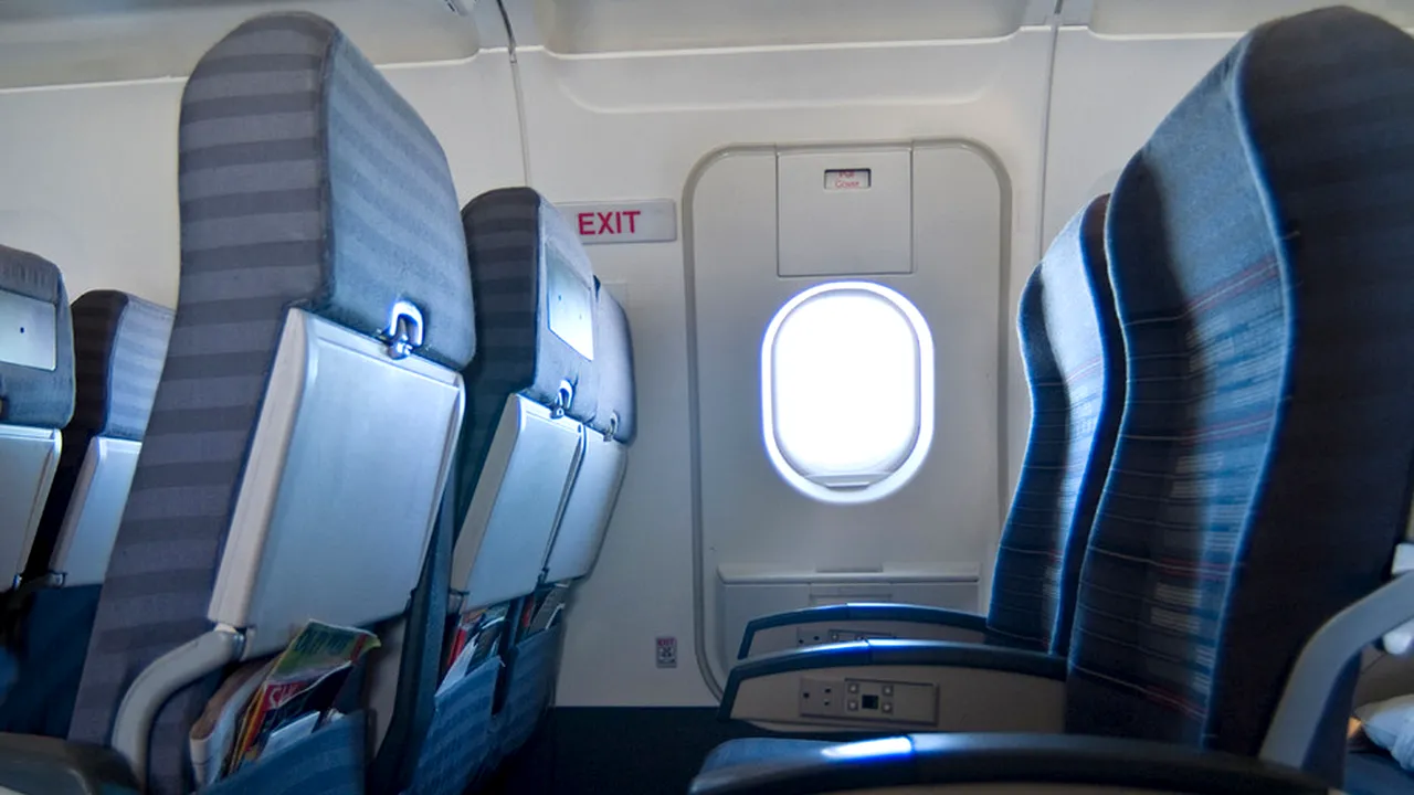 10 lucruri pe care le poţi cere în avion. La unele sigur nu te gândeai