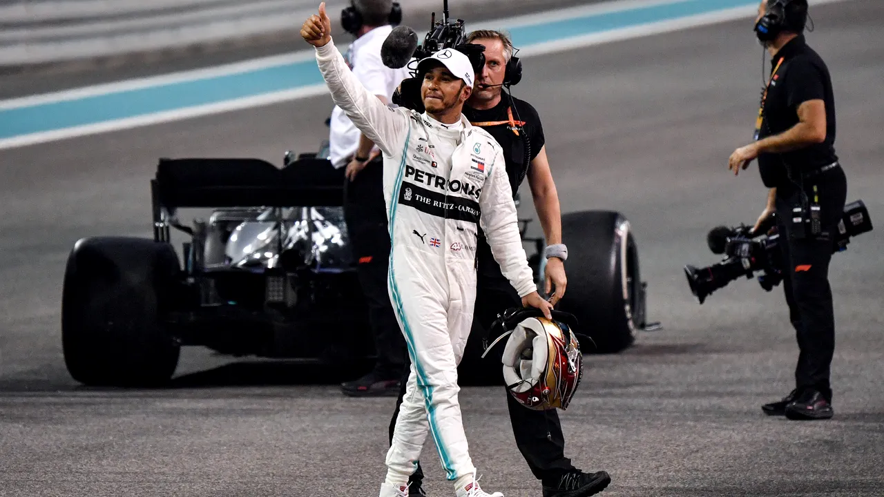Lewis Hamilton s-a confruntat cu rasismul din Formula 1. Campionul mondial simte că poate fi el însuşi doar atunci când poartă casca de pilot