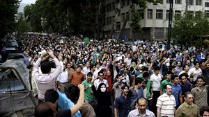 Teheran: Protestele continuă, reţeaua de telefonie mobilă a fost suspendată - GALERIE FOTO
