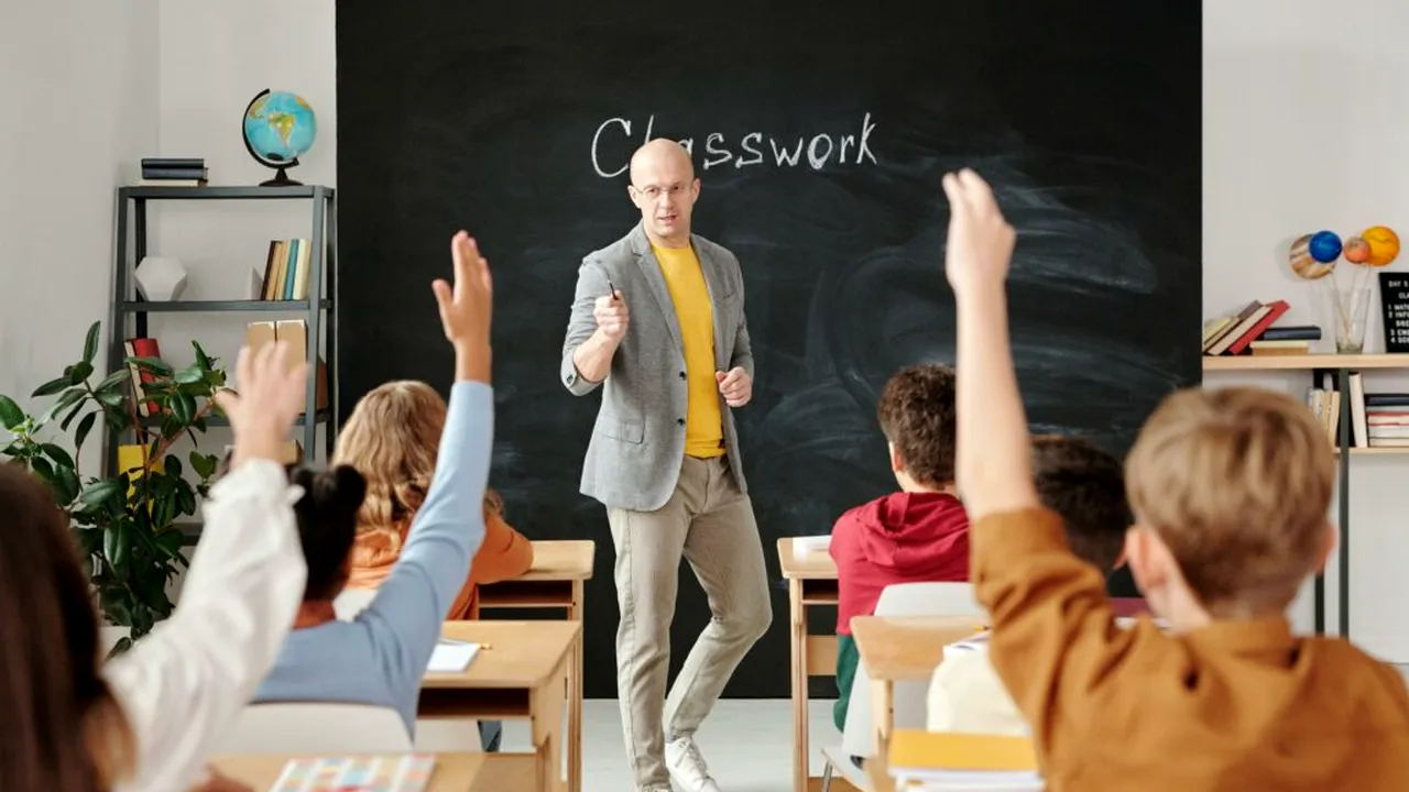 Sondaj: Unul din 3 părinți este îngrijorat de calitatea educației și de pregătirea profesorilor