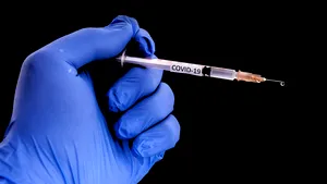 COVID-19 este precum HIV: probabil, nu vom avea niciodată un vaccin care să vindece, afirmă un reputat medic italian