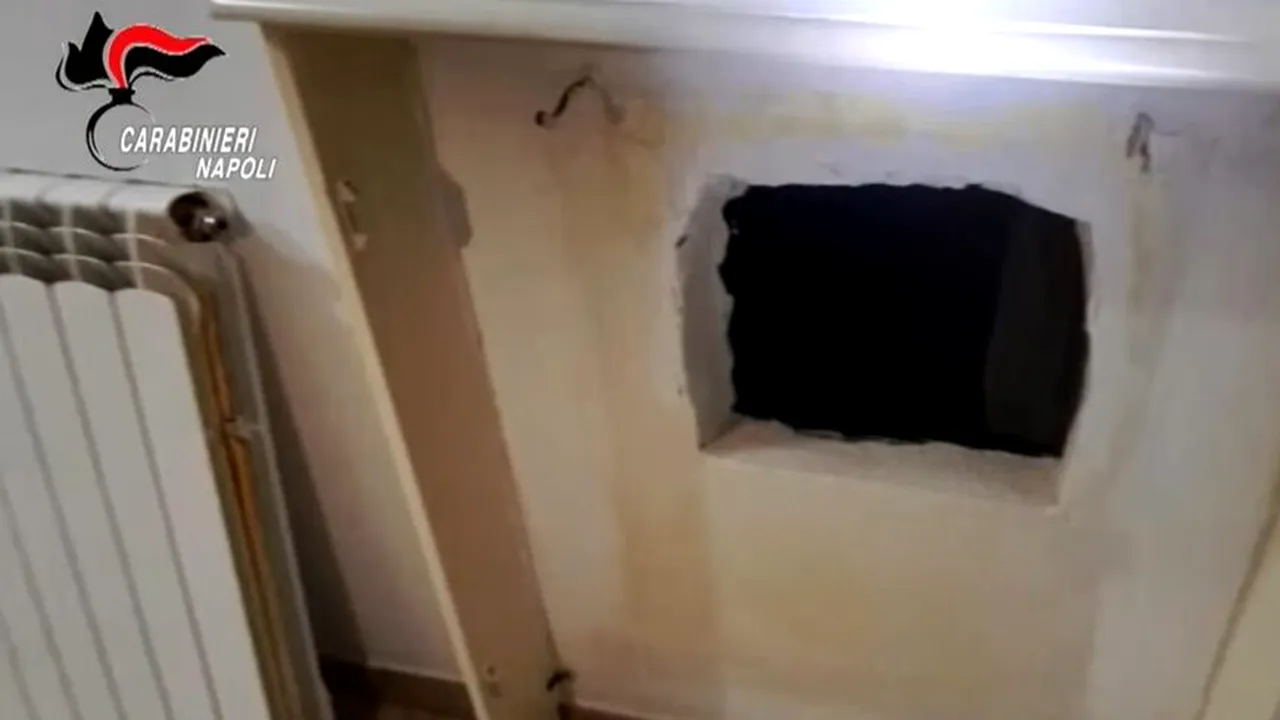 Unul dintre cei mai periculoși 100 fugari, capturat într-un apartament din Napoli. S-a ascuns 3 ani în spatele unui radiator