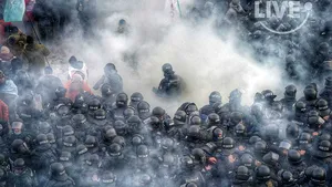 Protest violent în Ucraina. Manifestanţii au încercat să intre în parlament 