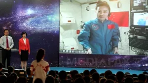 Curs de fizică, susţinut de o profesoară din spaţiu - VIDEO, FOTO